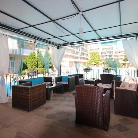 Grand Kamelia Family Friendly Hub And Pool Apartment