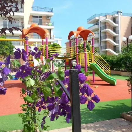 Grand Kamelia Family Friendly Hub And Pool * Slantschew brjag